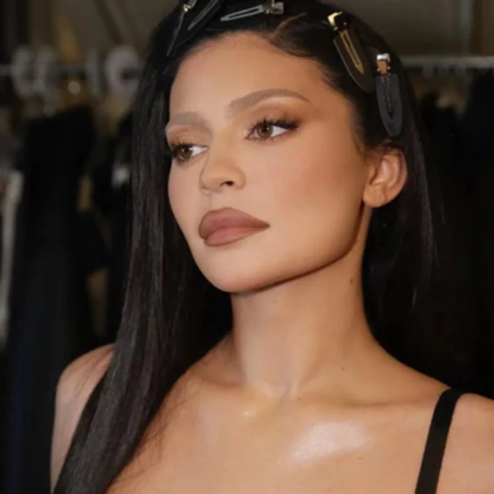 Kylie Jenner Pressed Blush Powder in Kitten Baby 0.26 oz Light Peach Vegan Clean